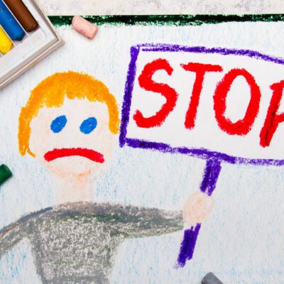 Schutzauftrag nach §8a in der KiTa – Kindeswohlgefährdung erkennen und was dann?