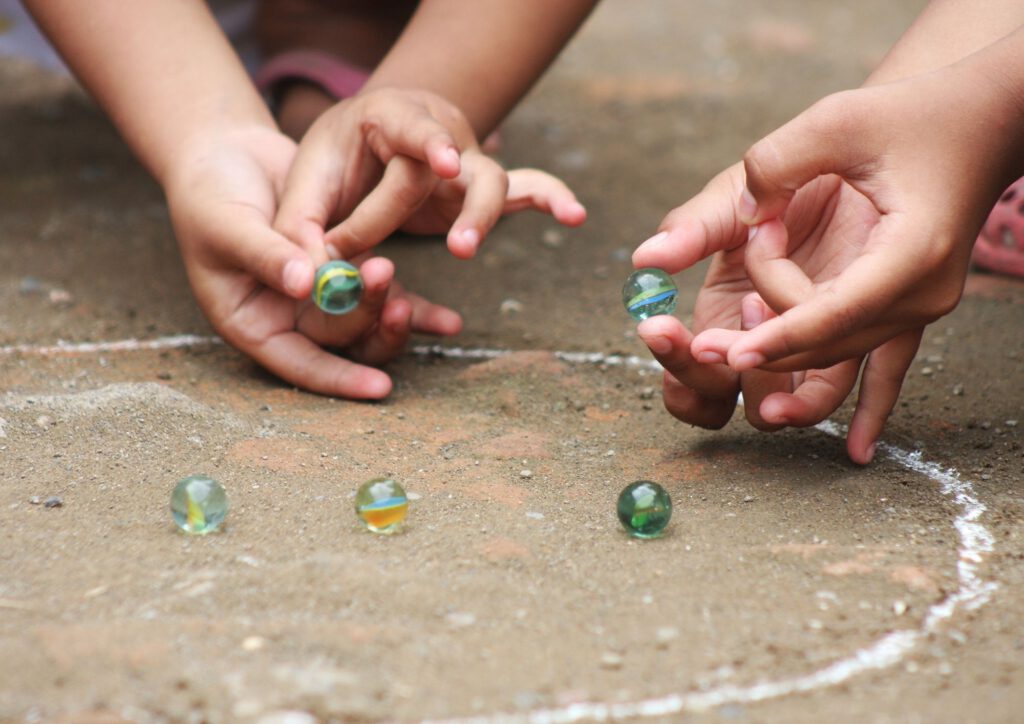 „Die spielen ja nur!“ Die Kraft des freien Spielens- wie Kinder spielend lernen und sich entwickeln