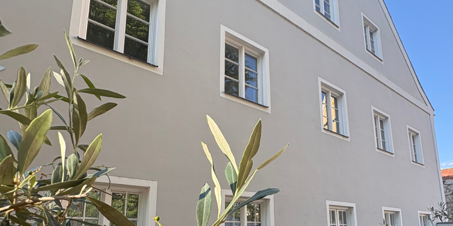 Grauer Haus von außen