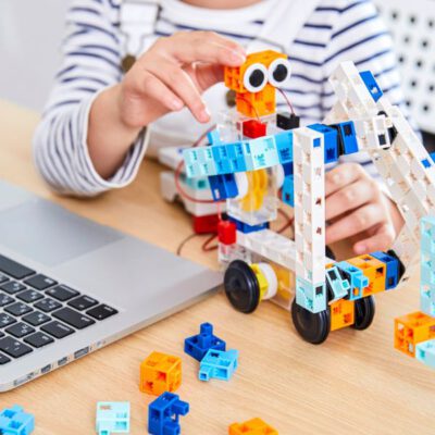 Programmieren, Tüfteln, Staunen - Coding & Robotics für Kiga und Hort